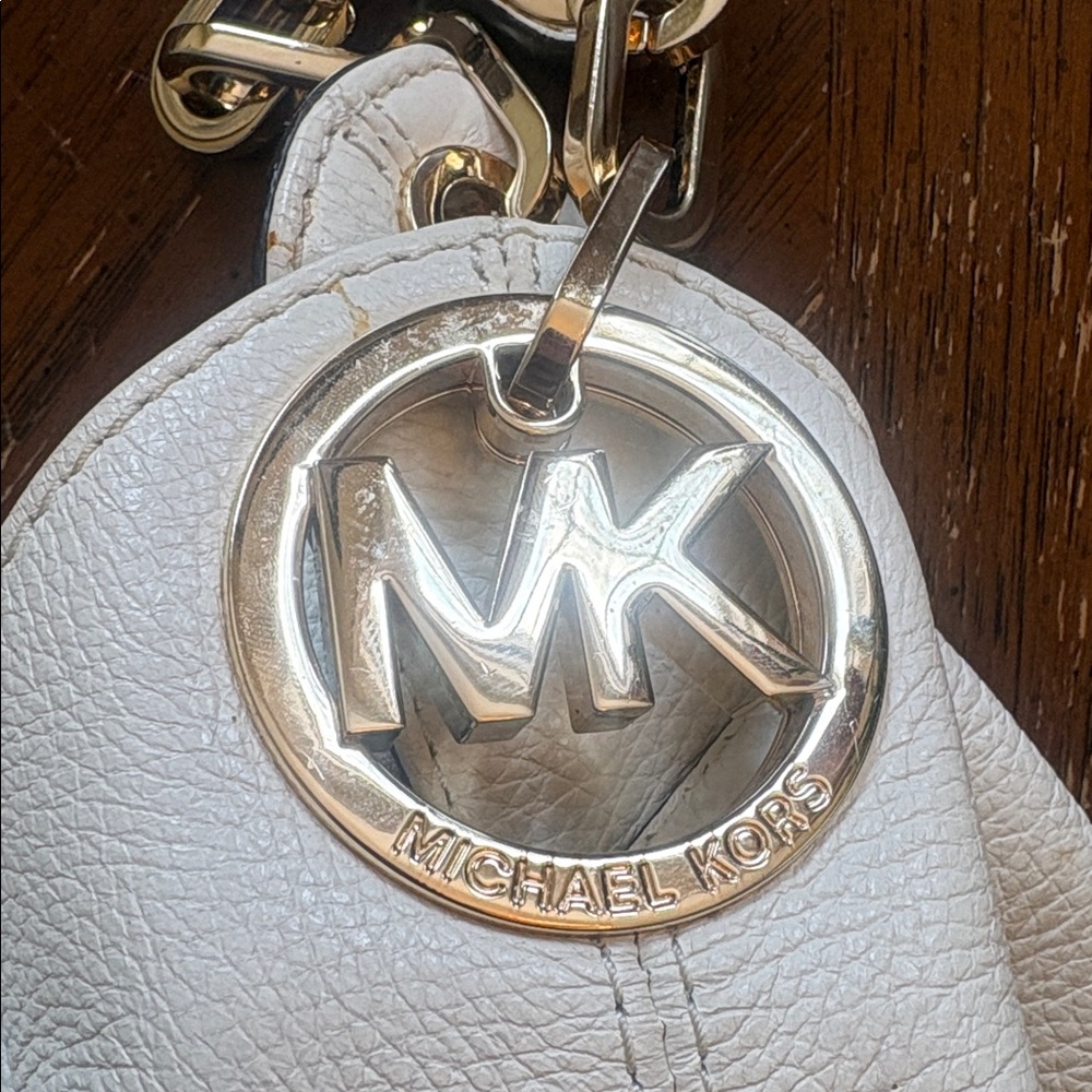 Michael Kors Soft Pebbled Leather Hobo Bag in Cream - Picture 3 of 8